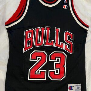 Vintage Chicago Bulls Michael Jordan Champion Jersey Size 40 (Medium)